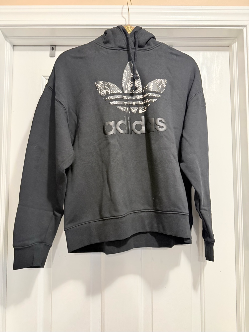 Rare adidas Women’s Black Snake-Print Trefoil Hoodie (Size: M)